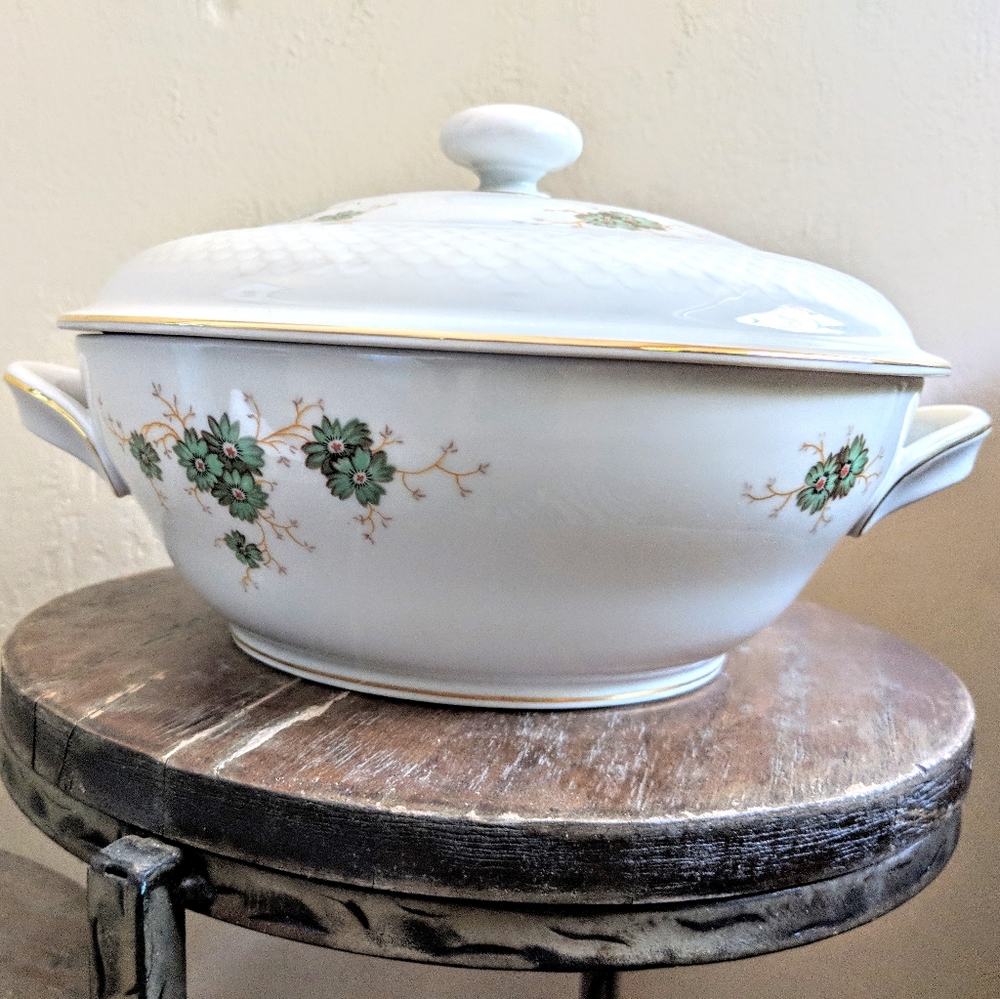 Vintage Thomas Vegetable bowl w/Lid - Picture 2 of 6